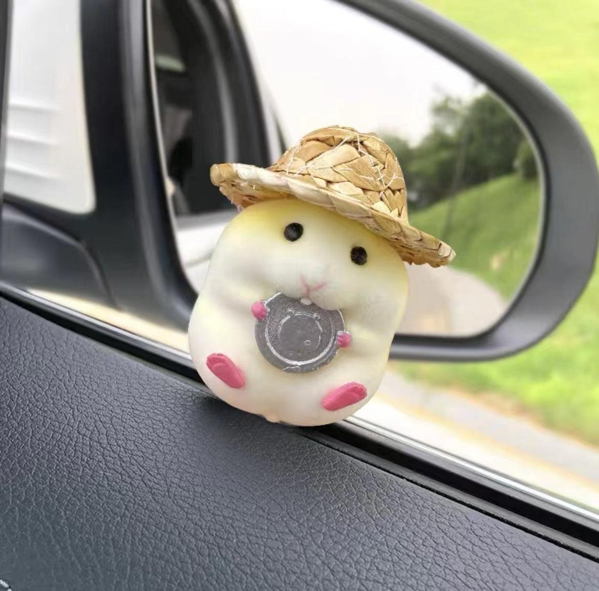 ハムスターのおもちゃの車の装飾品| 6.5x4cm 車のダッシュボードのかわいいハムスターの飾り樹脂フィギュアの装飾