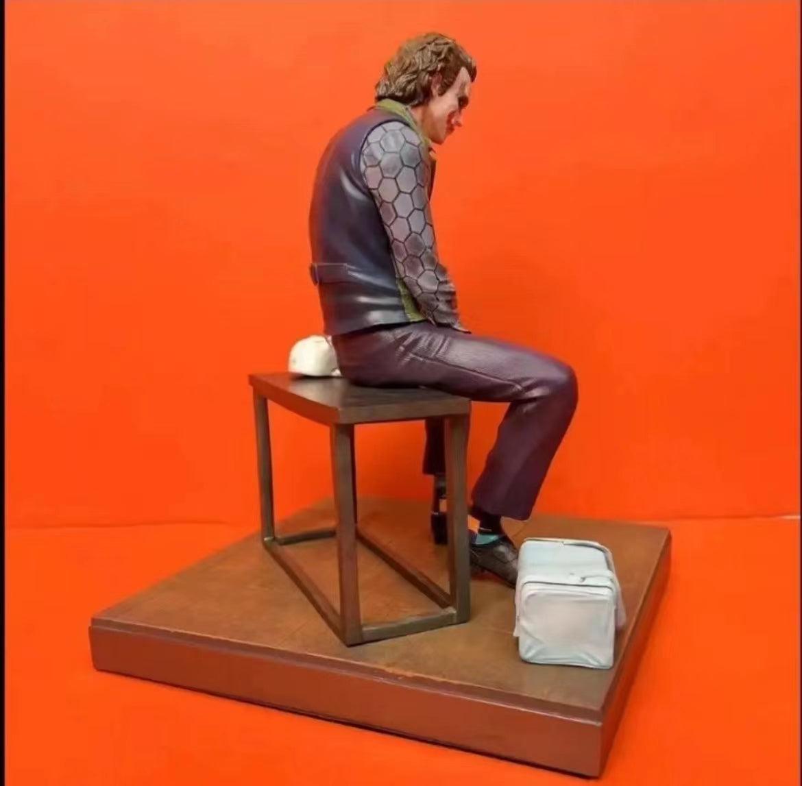 新しい創作 無痕ジェル 28cm ゴッサム・ジョーカー装飾品ルーフ・ヒースロー自殺小隊ジョーカーのクラシックな車載置物