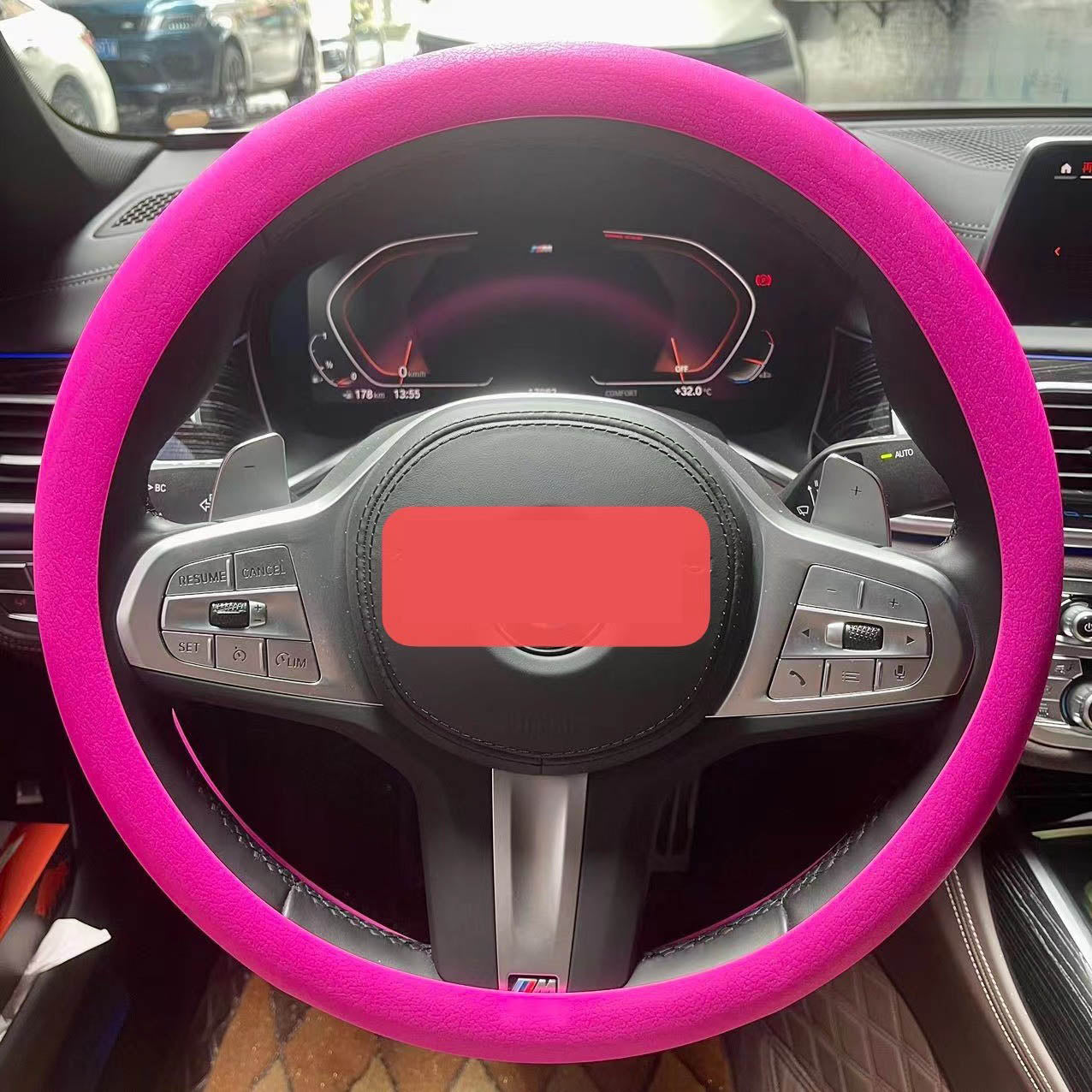 車用シリコーンステアリンググリップ 全車種対応 四季用 薄型 ファッションデザイン 汗を吸収し 滑りにくく 柔らかい質感