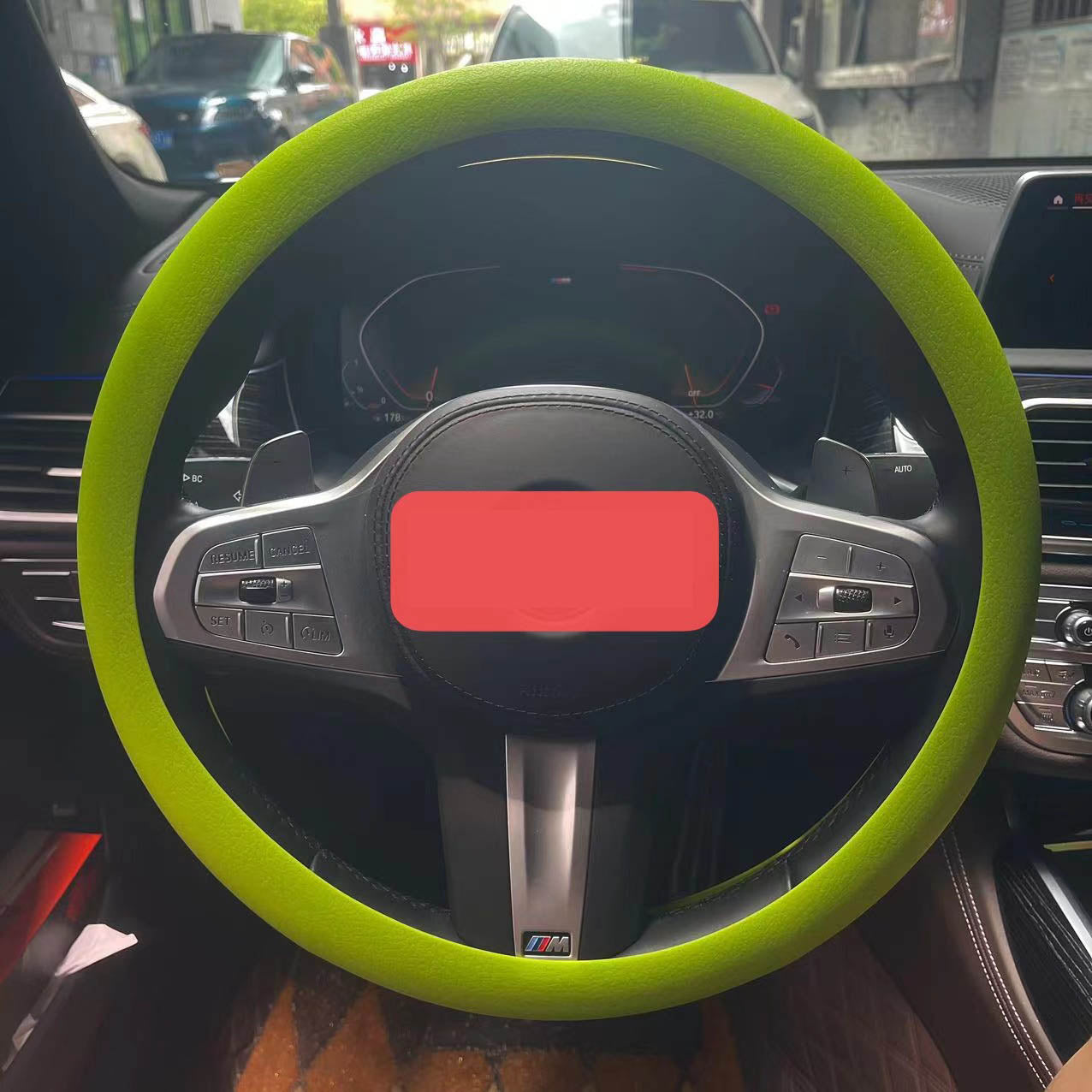 車用シリコーンステアリンググリップ 全車種対応 四季用 薄型 ファッションデザイン 汗を吸収し 滑りにくく 柔らかい質感