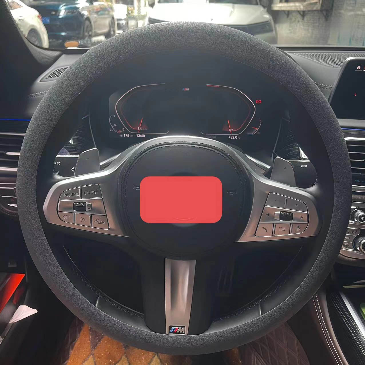 車用シリコーンステアリンググリップ 全車種対応 四季用 薄型 ファッションデザイン 汗を吸収し 滑りにくく 柔らかい質感