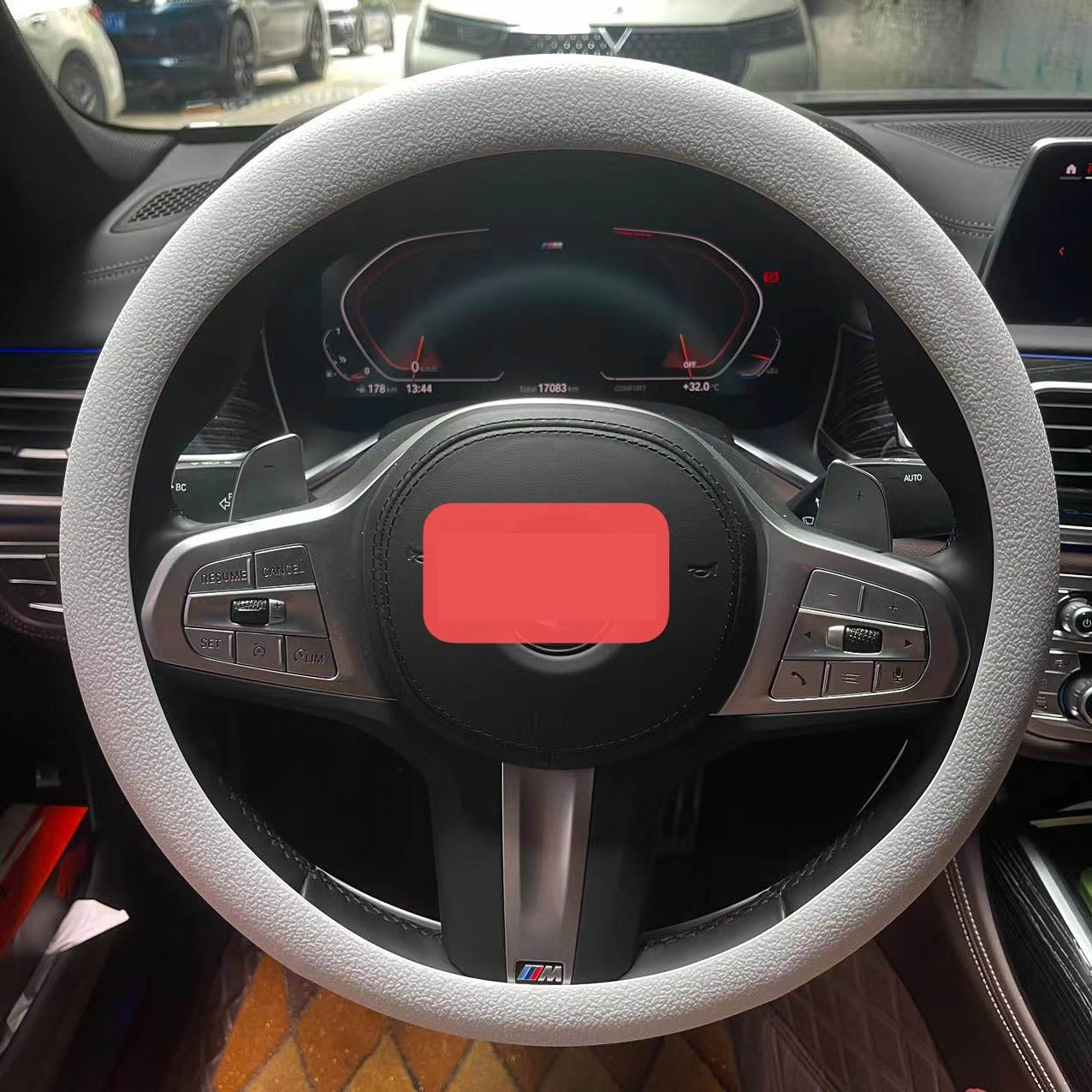 車用シリコーンステアリンググリップ 全車種対応 四季用 薄型 ファッションデザイン 汗を吸収し 滑りにくく 柔らかい質感