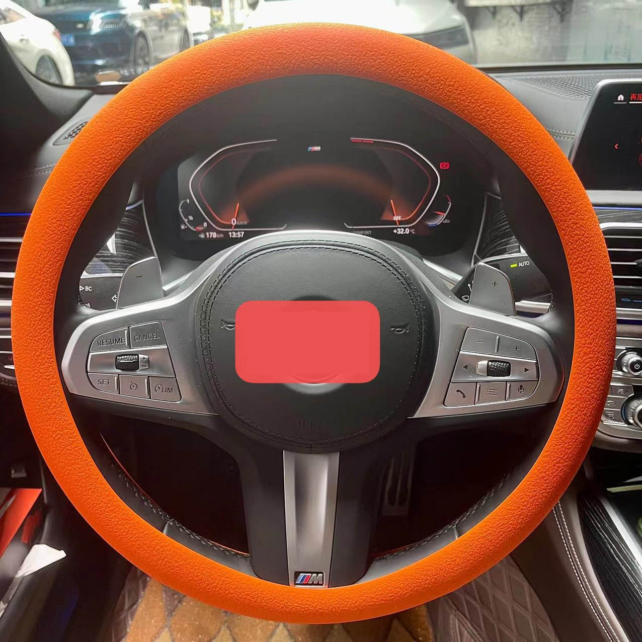 車用シリコーンステアリンググリップ 全車種対応 四季用 薄型 ファッションデザイン 汗を吸収し 滑りにくく 柔らかい質感